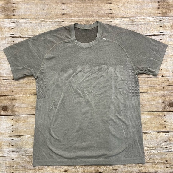 lululemon athletica Other - Lululemon Metal Vent Tech Short Sleeve Shirt 2.0 in Gray